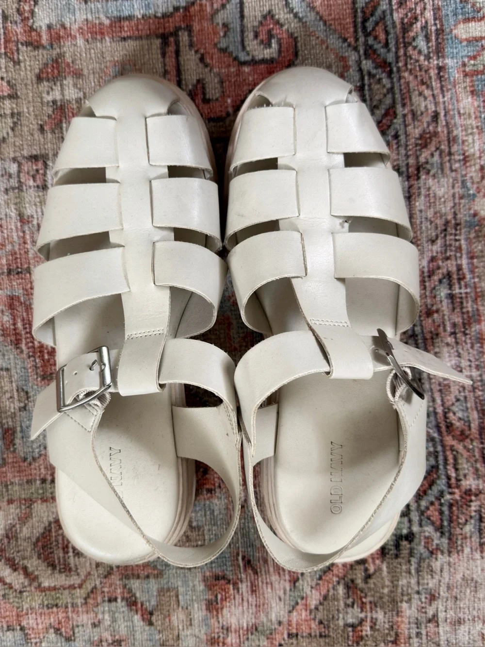 Old Navy Off White / Cream Leather Fisherman Sandals